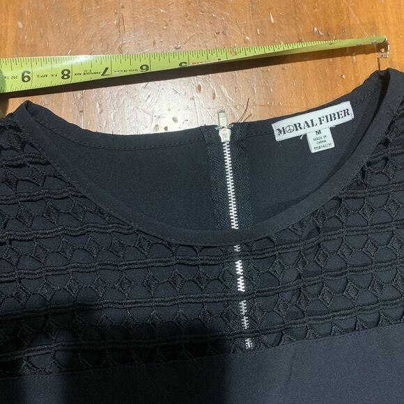 Moral Fiber, blouse,  quarter zip back. Medium - Picture 10 of 12